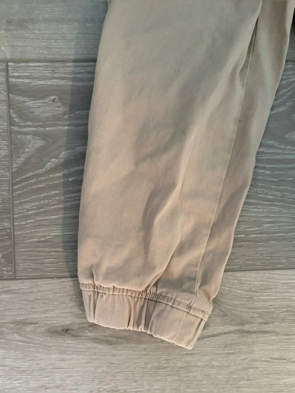 Gap Kids Casual Drawstring Jogger Pants in Beige. Boys size 4/5